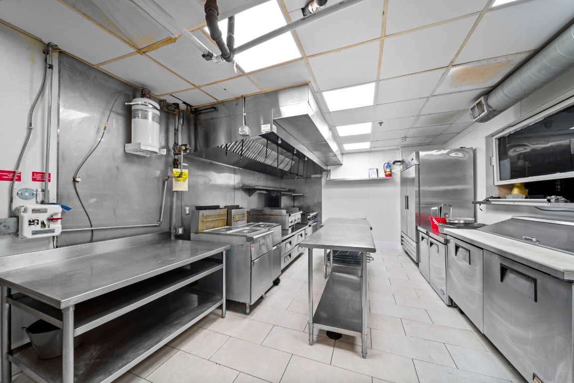 1916 Baldwin Street Houston, TX 77019 - Photo 28 of 37 a kitchen with stainless steel appliances lots of counter space