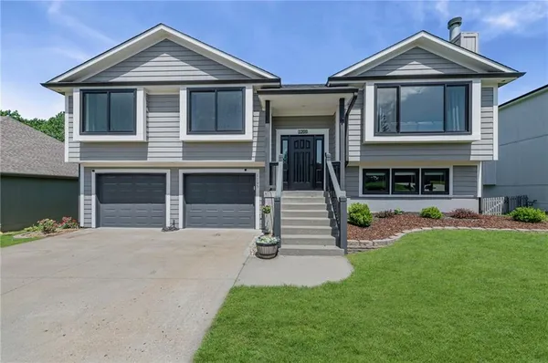$365,000 | 1205 Ridge Tree Lane, Pleasant Hill, MO 64080