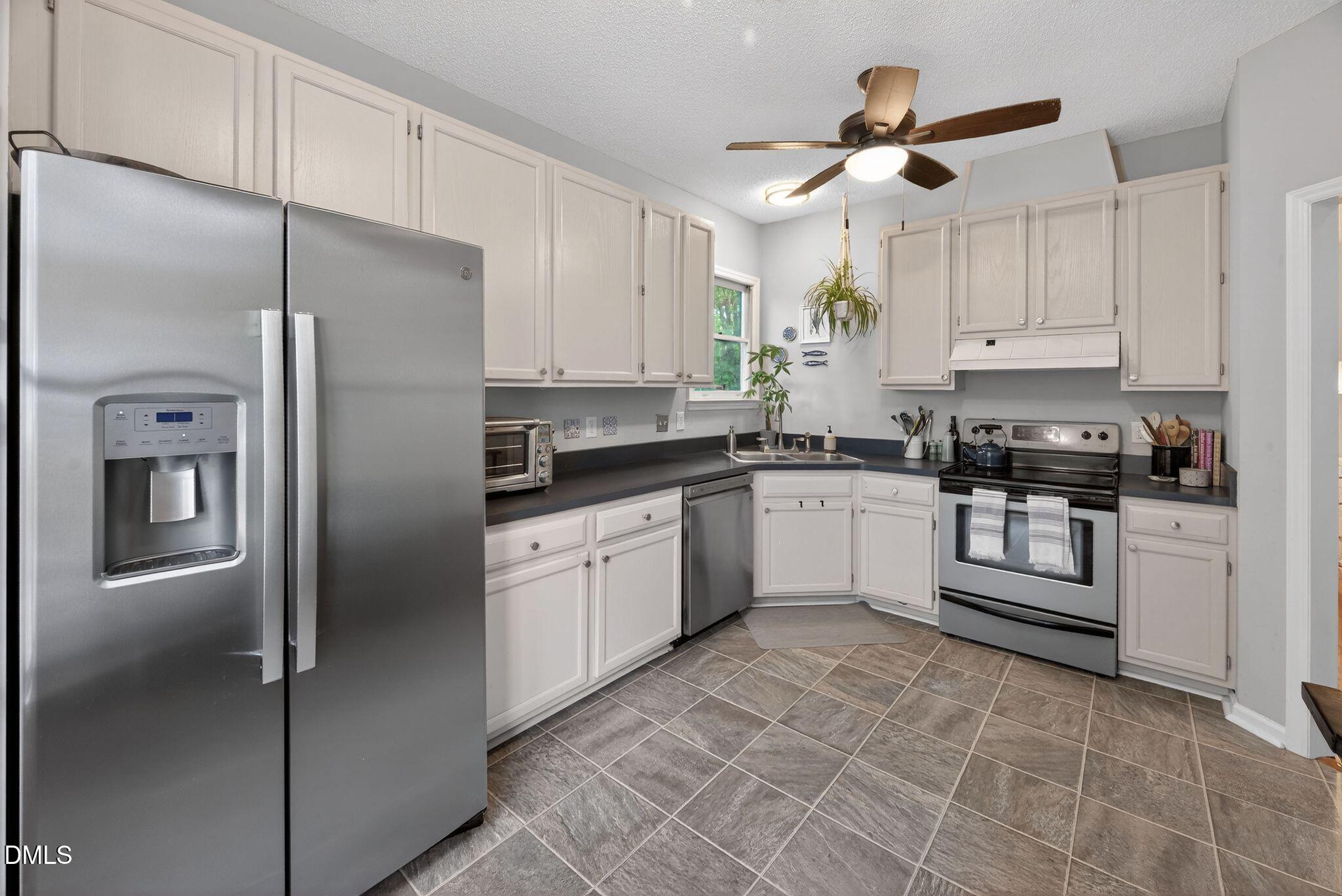 3838 Carnegie Lane Raleigh, NC 27612 - Photo 11 of 40 38_07-3838-carnegie-ln-kitchen