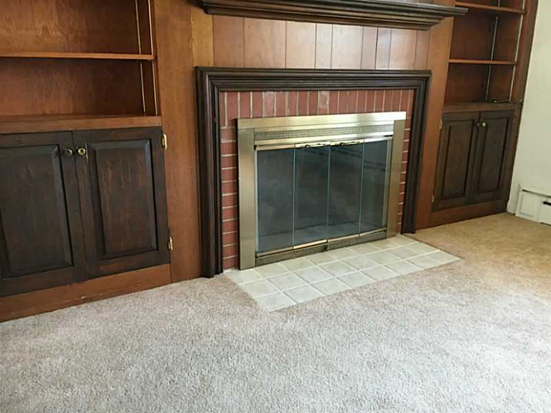 3 Azalea Drive Westerly, RI 02891 - Photo 4 of 20 Living Room.