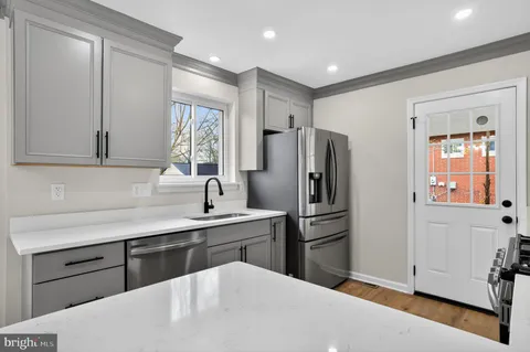 $819,900 | 3811 Egan Drive, Fairfax, VA 22030