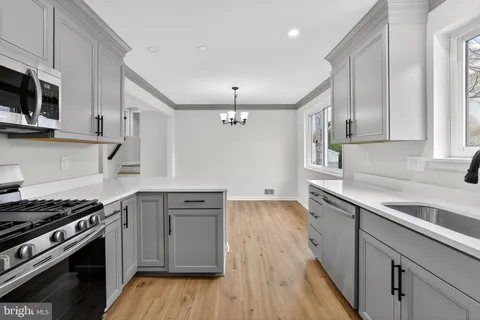 $819,900 | 3811 Egan Drive, Fairfax, VA 22030