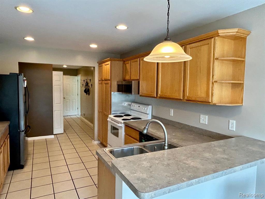 5013 Vines Road Howell, MI 48843 - Photo 7 of 45