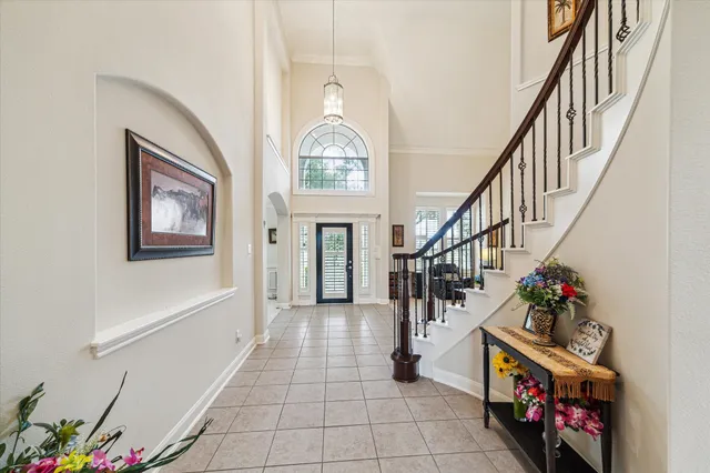 a view of entryway with a front door