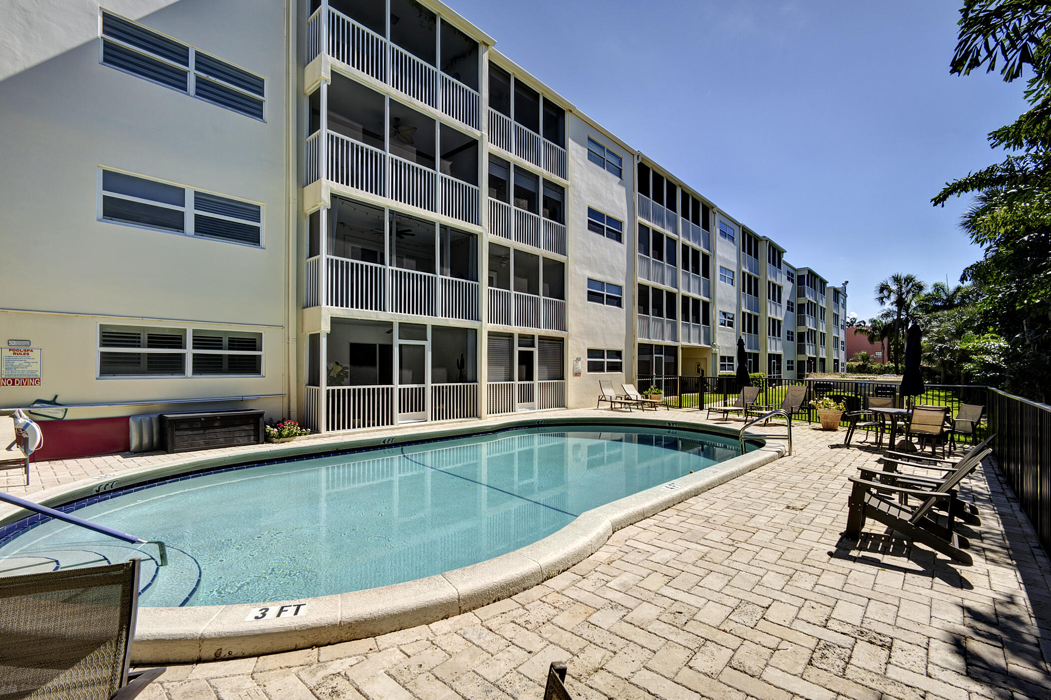 200 East Royal Palm Road, Unit 2110 Boca Raton, FL 33432 - Photo 16 of 36 Boca Golfview Pool Area