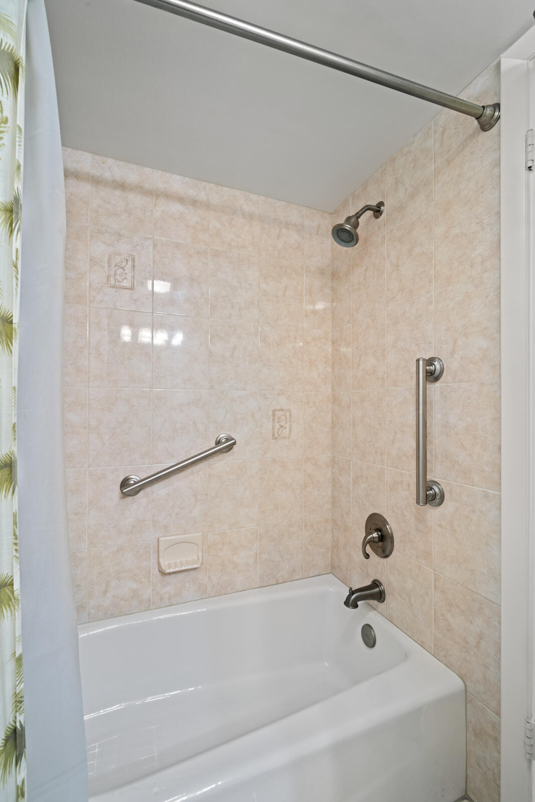 200 East Royal Palm Road, Unit 2110 Boca Raton, FL 33432 - Photo 23 of 36 Guest Bathroom