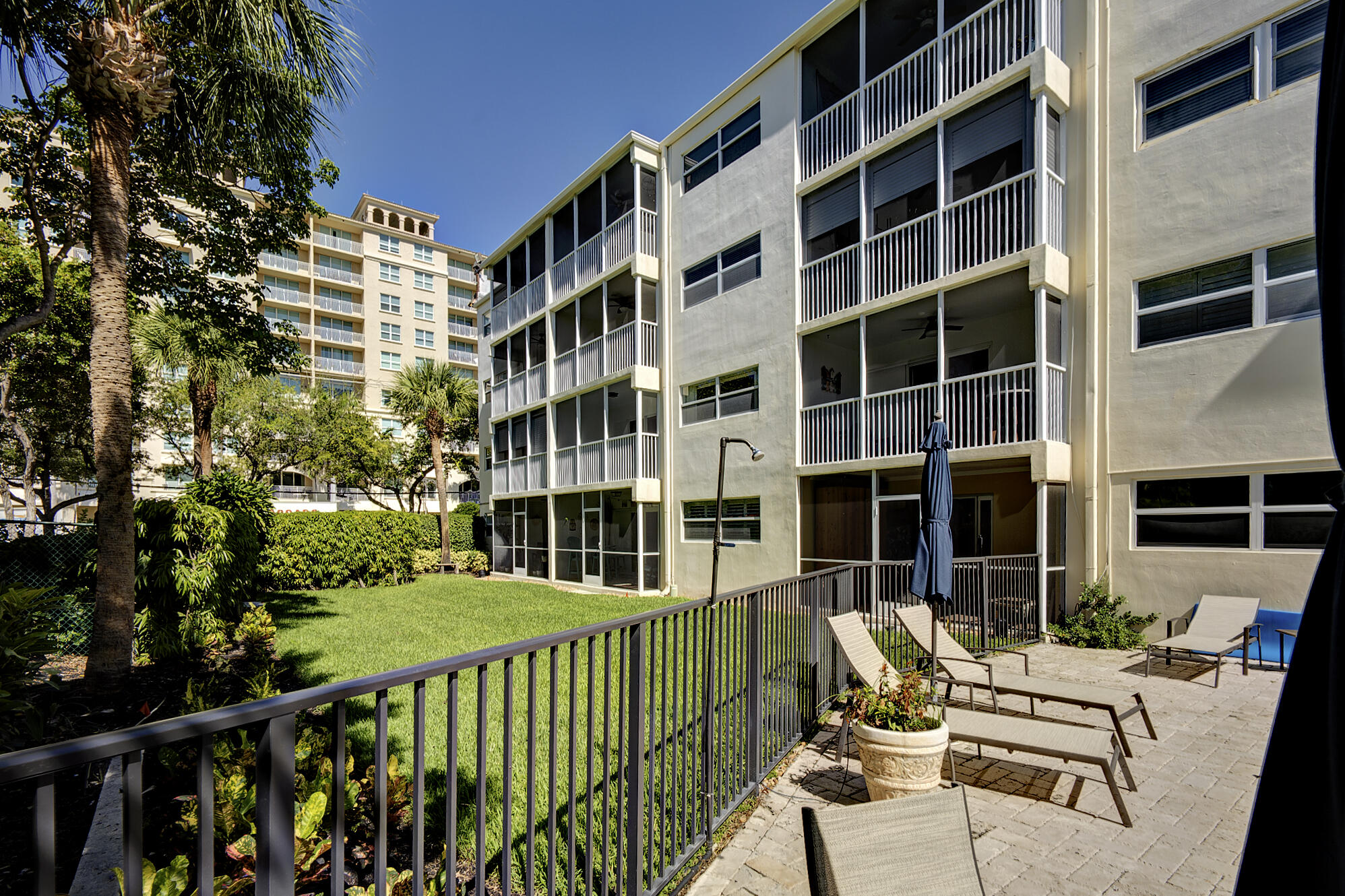 200 East Royal Palm Road, Unit 2110 Boca Raton, FL 33432 - Photo 31 of 36 Pool/Patio Area