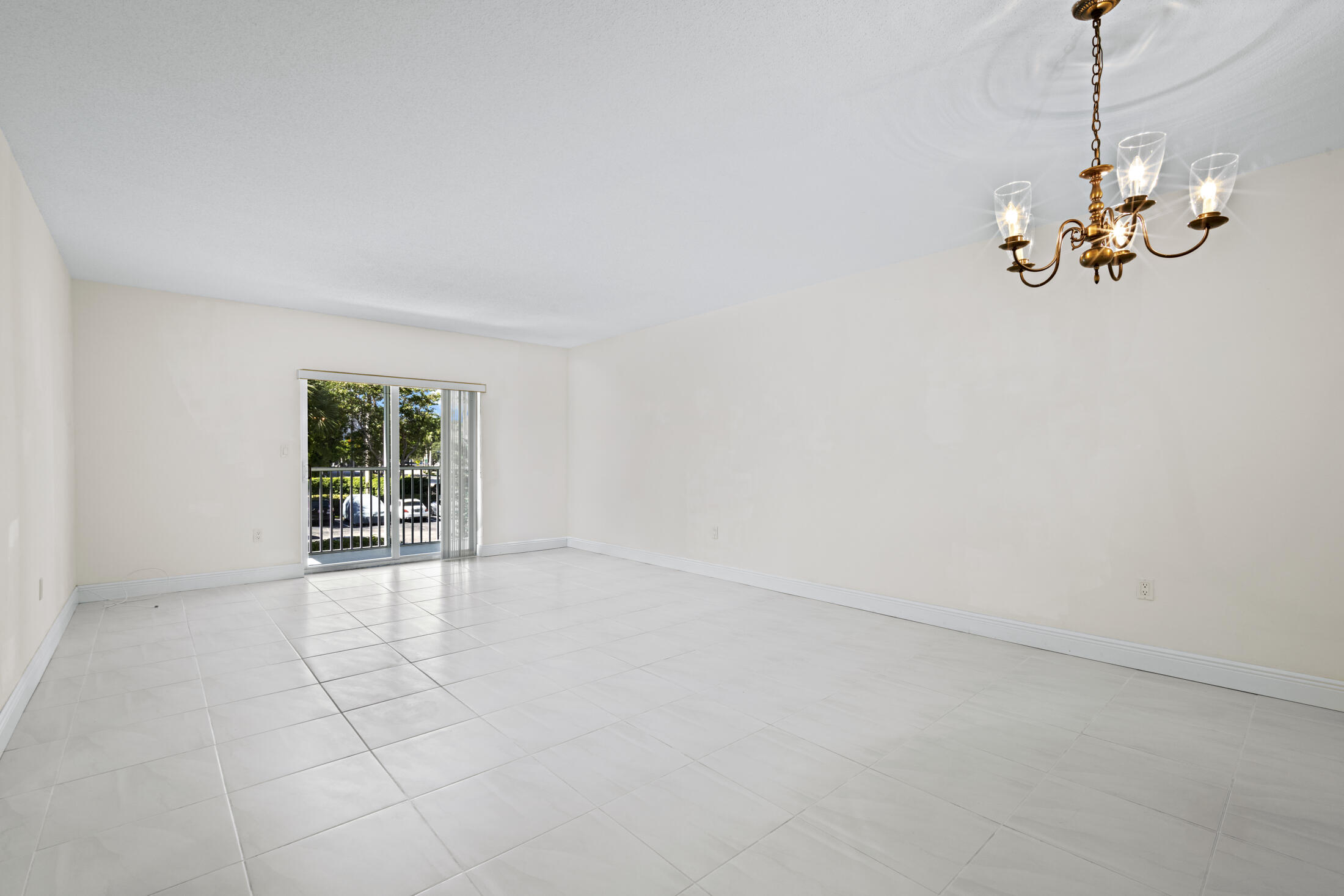 200 East Royal Palm Road, Unit 2110 Boca Raton, FL 33432 - Photo 4 of 36 Neutral Tile Living Area