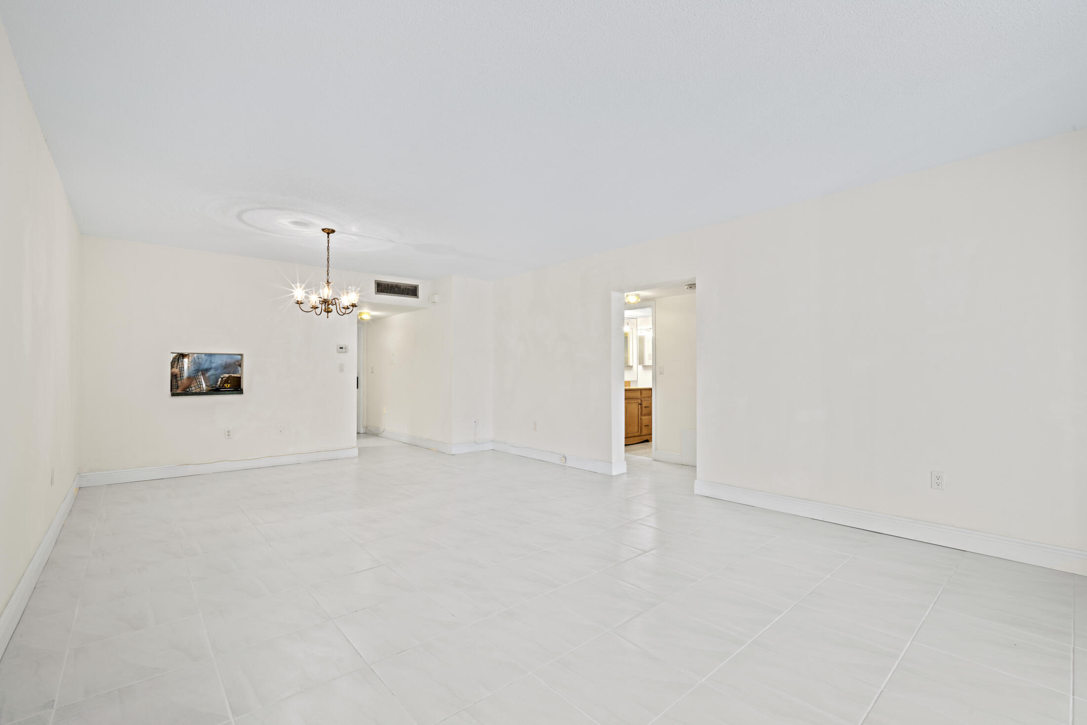 200 East Royal Palm Road, Unit 2110 Boca Raton, FL 33432 - Photo 9 of 36 Living/Dining Room