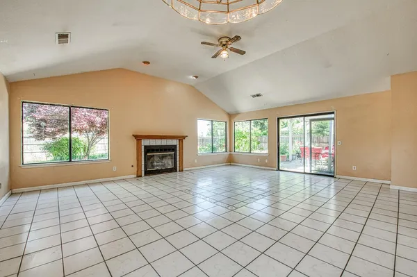 $470,000 | 2091 Escalon Avenue, Clovis, CA 93611