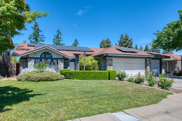 $470,000 | 2091 Escalon Avenue, Clovis, CA 93611