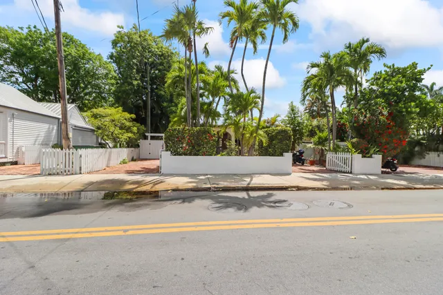 $2,600,000 | 215 Whitehead Street, Key West, FL 33040
