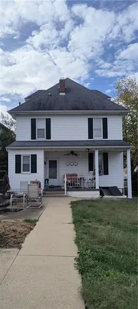 a view of a yard in front of a house