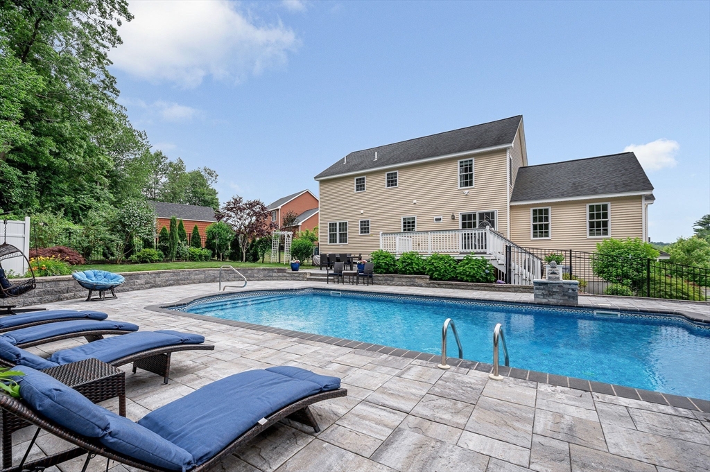 61 Saddle Road Dracut, MA 01826 - Photo 32 of 40