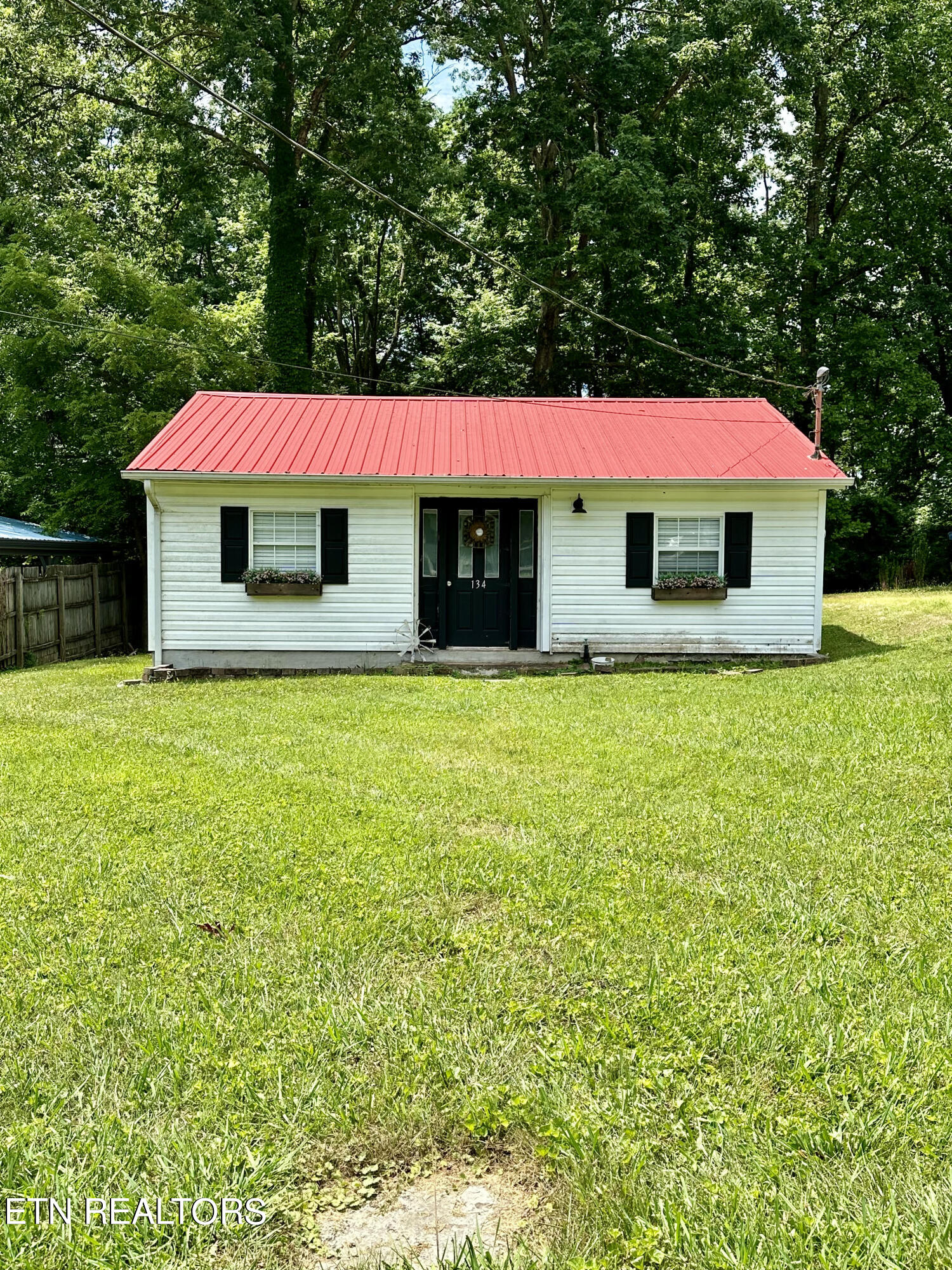 134 Oak Road Norris, TN 37828 - Photo 1 of 11 unnamed (12)