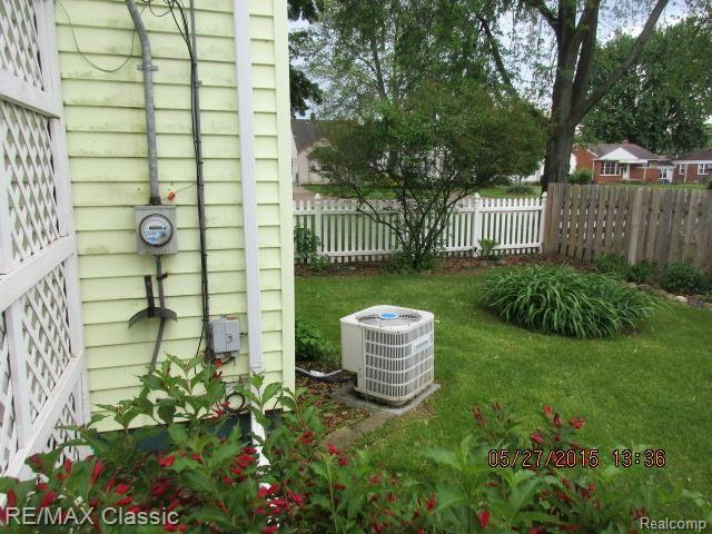 26026 Student Redford, MI 48239 - Photo 13 of 15