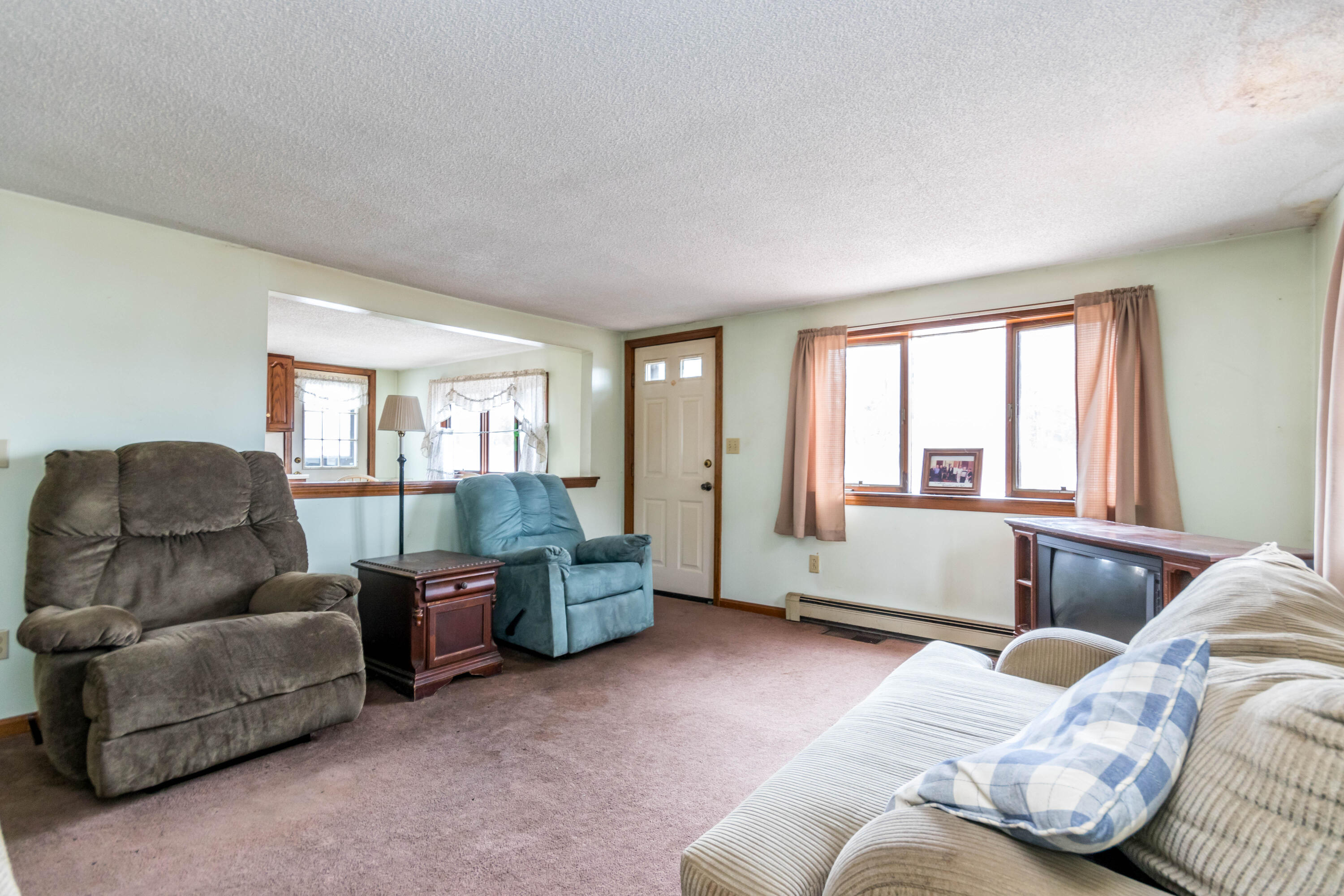 910 County Road West Wareham, MA 02576 - Photo 4 of 15 Living room opens to eat-in kitchen