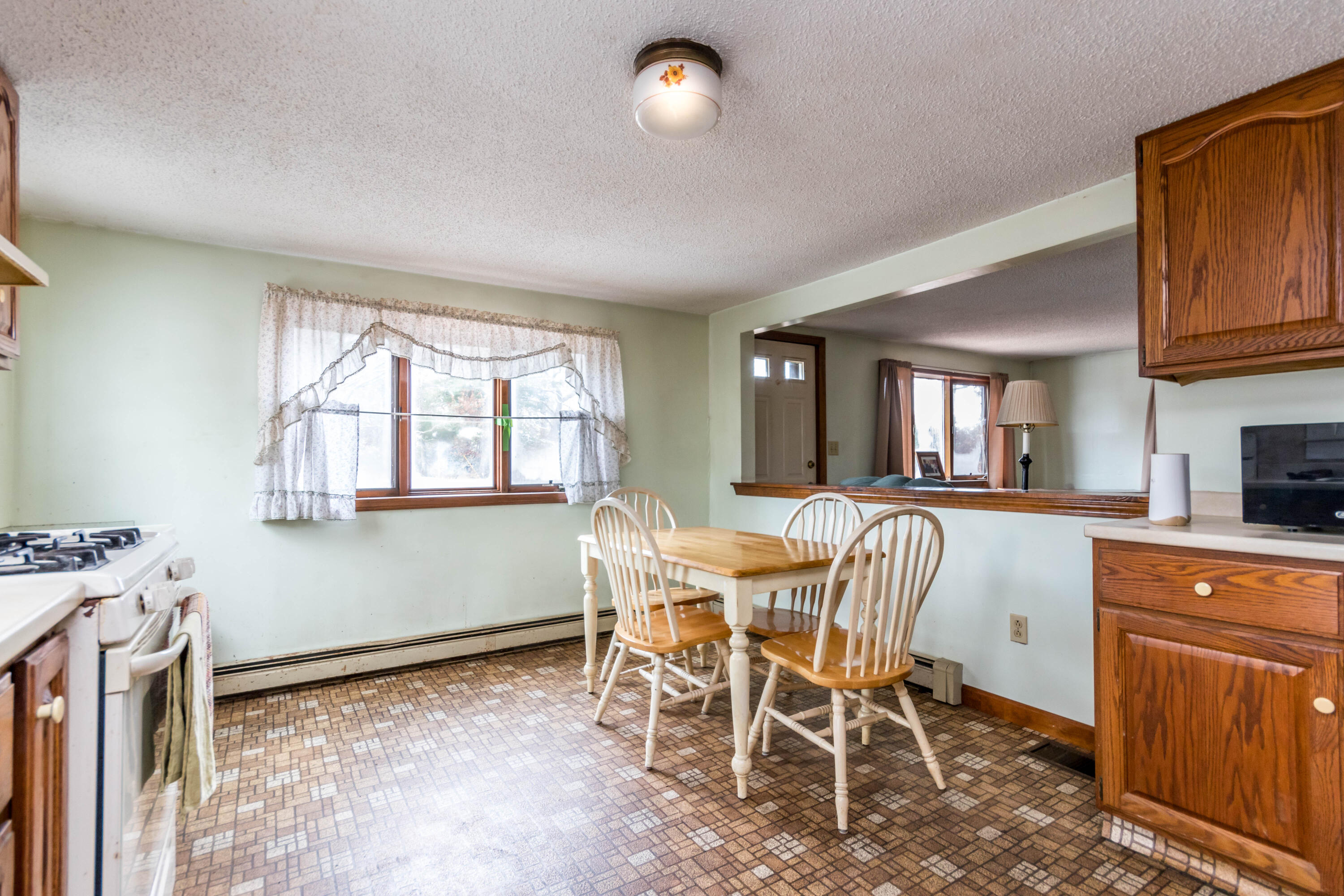 910 County Road West Wareham, MA 02576 - Photo 5 of 15 Eat-in kitchen