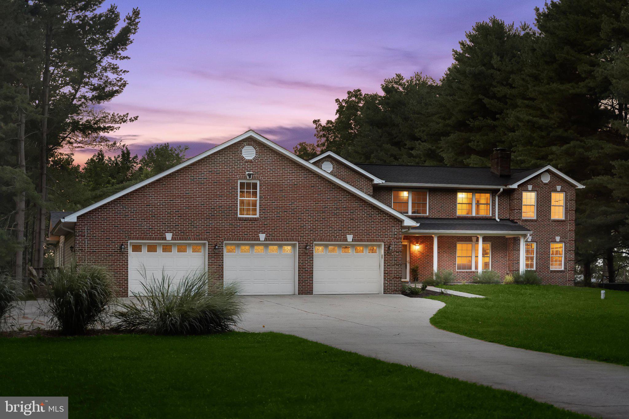 Welcome to 3045 Holland Cliffs Rd!