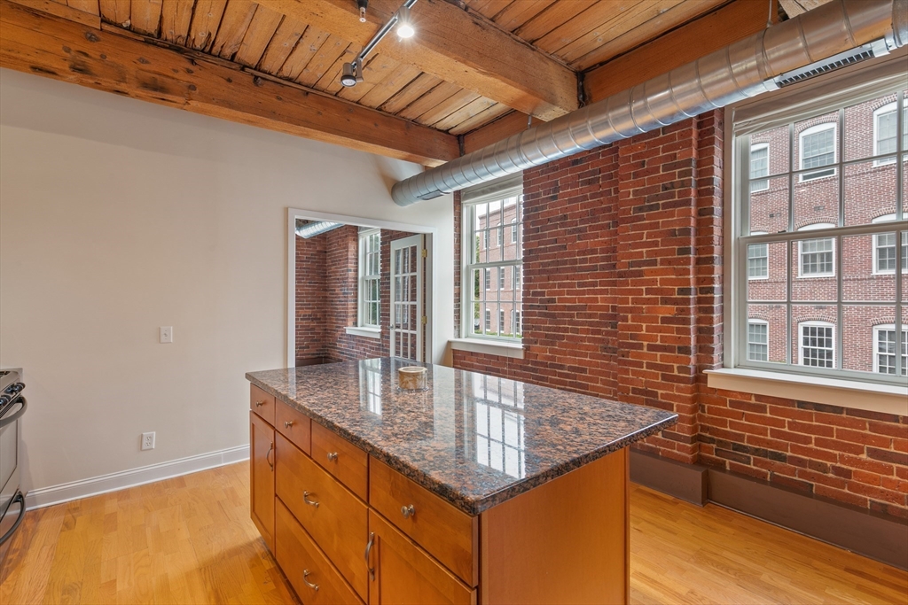 25 Cedar Street, Unit 4 Amesbury, MA 01913 - Photo 12 of 39