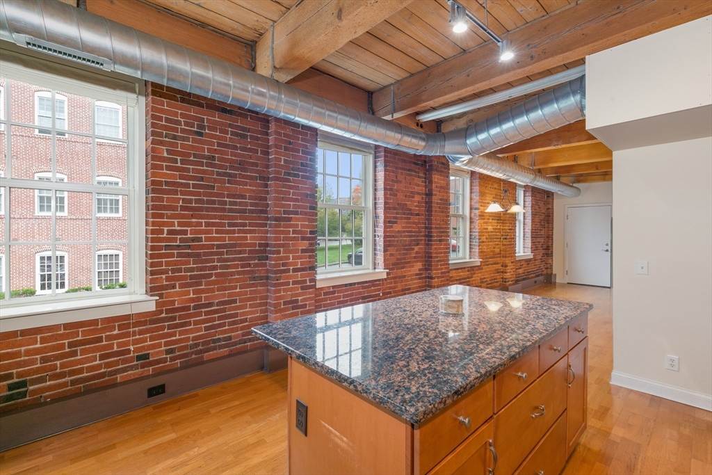 25 Cedar Street, Unit 4 Amesbury, MA 01913 - Photo 13 of 39