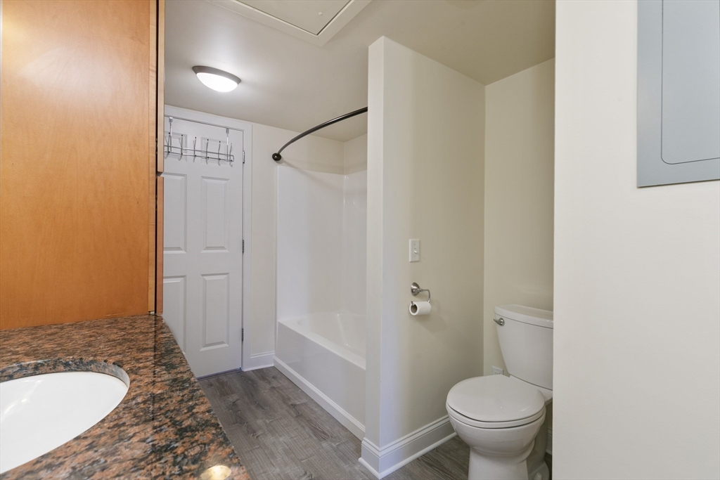 25 Cedar Street, Unit 4 Amesbury, MA 01913 - Photo 21 of 39