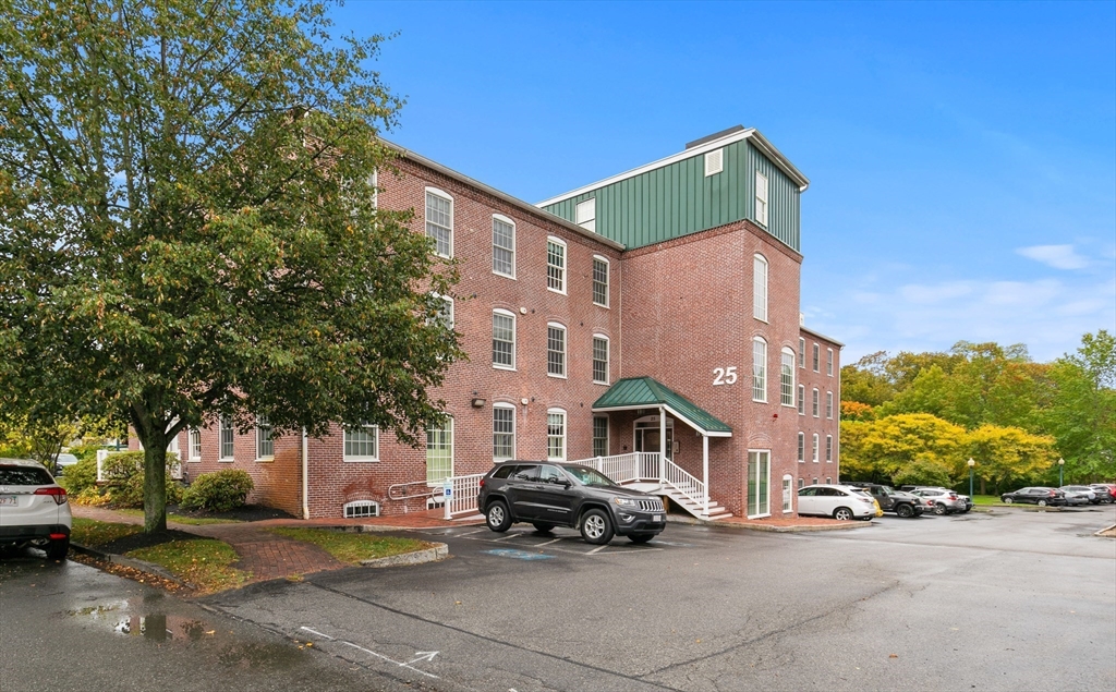 25 Cedar Street, Unit 4 Amesbury, MA 01913 - Photo 25 of 39