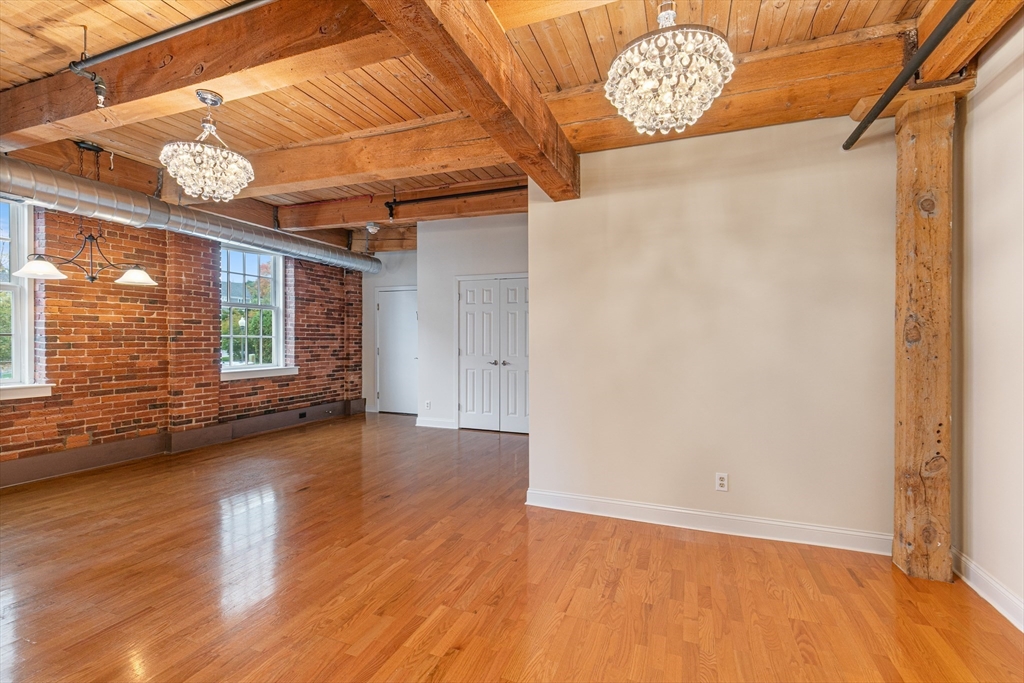 25 Cedar Street, Unit 4 Amesbury, MA 01913 - Photo 8 of 39