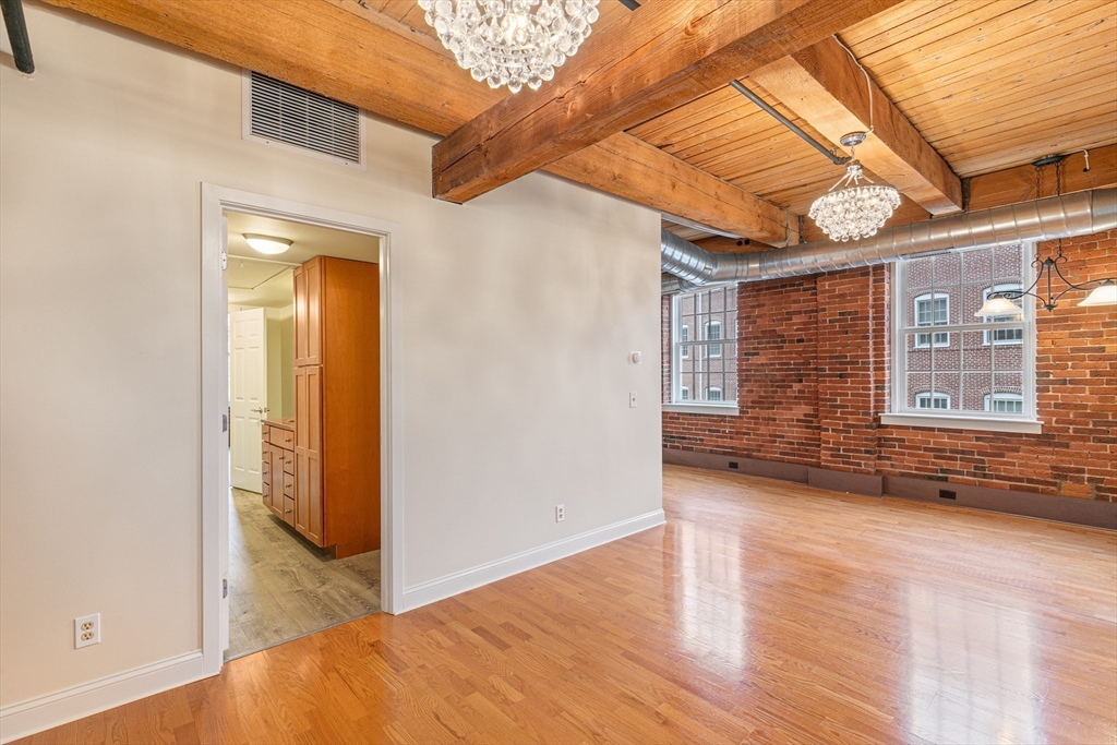 25 Cedar Street, Unit 4 Amesbury, MA 01913 - Photo 10 of 39