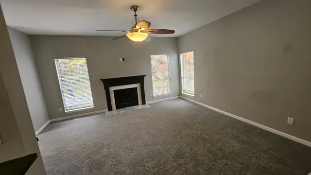 a view of empty room with window