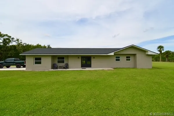 a house view with a outdoor space