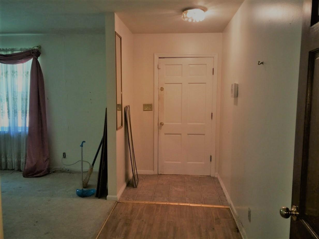 1058 Shallowford Road Chattanooga, TN 37411 - Photo 2 of 10 Foyer