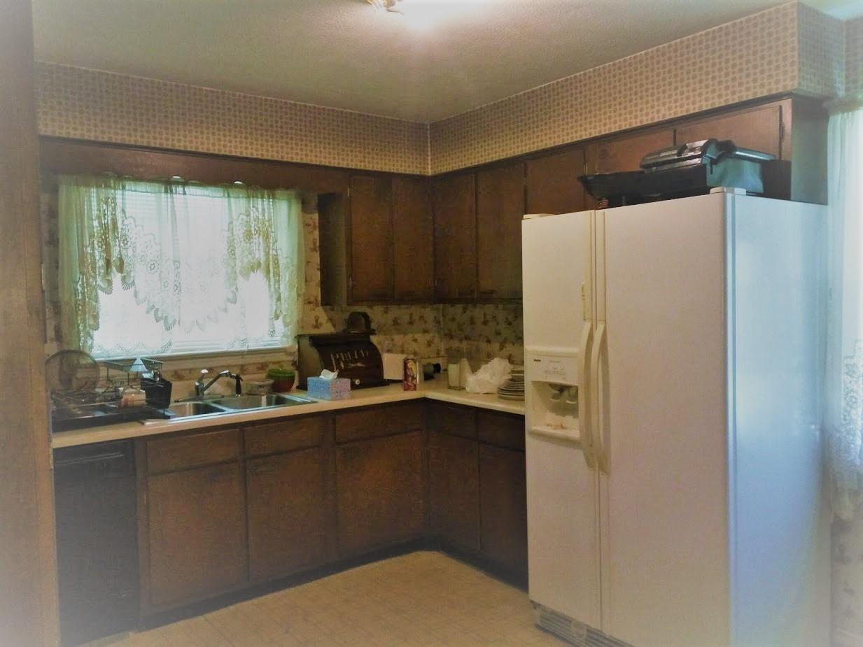 1058 Shallowford Road Chattanooga, TN 37411 - Photo 4 of 10 Kitchen