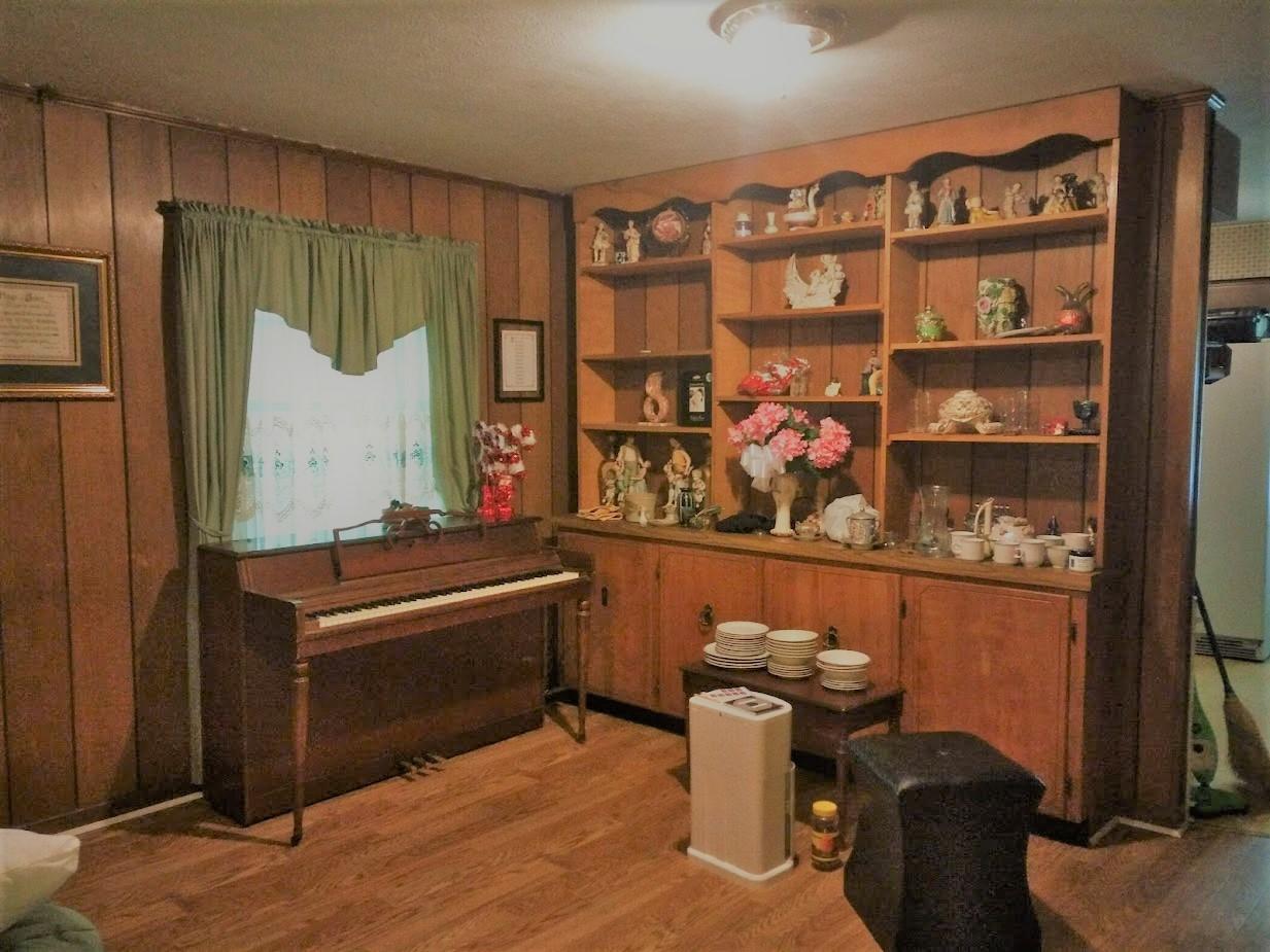 1058 Shallowford Road Chattanooga, TN 37411 - Photo 5 of 10 Den Keeping Room