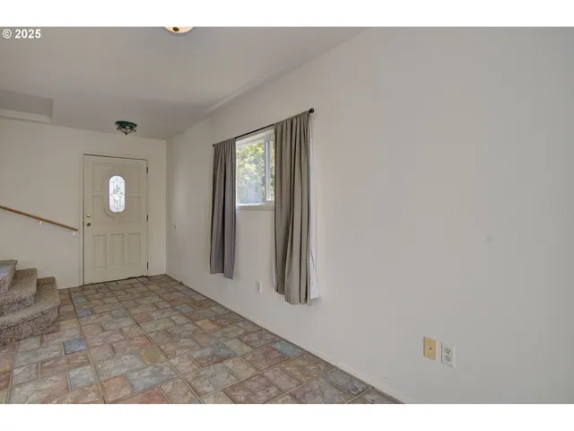 $87,400 | 15509 Southeast Mill Plain Boulevard, Vancouver, WA 98684