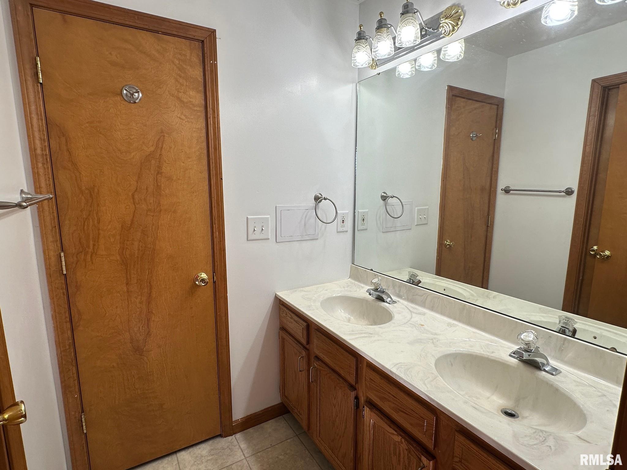 805 Knoll Pointe Place Springfield, IL 62703 - Photo 13 of 26