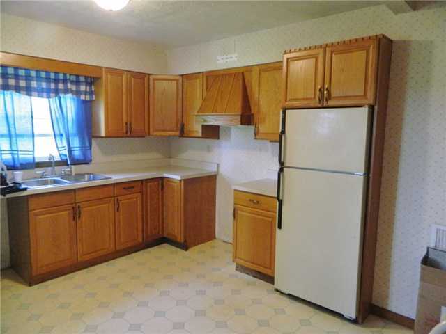 24241 Locust Grove Road Williamsport, OH 43164 - Photo 7 of 14