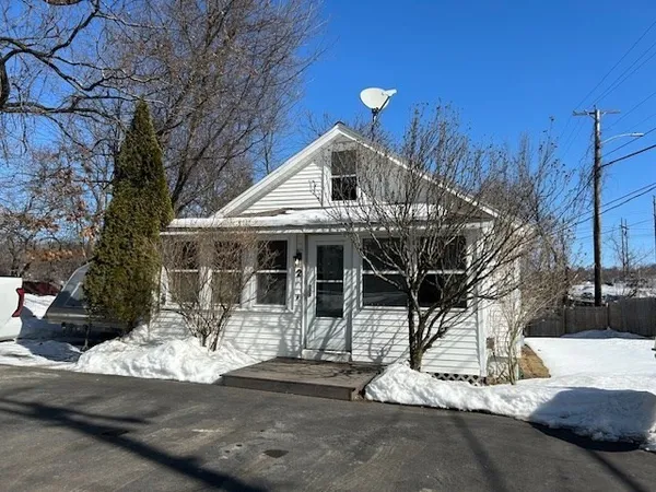 $2,900 | 2 Blackstone Street, Shrewsbury, MA 01545
