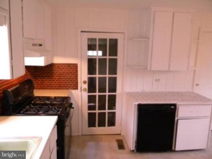 303 Maple Avenue Ridgely, MD 21660 - Photo 2 of 8 Kitchen