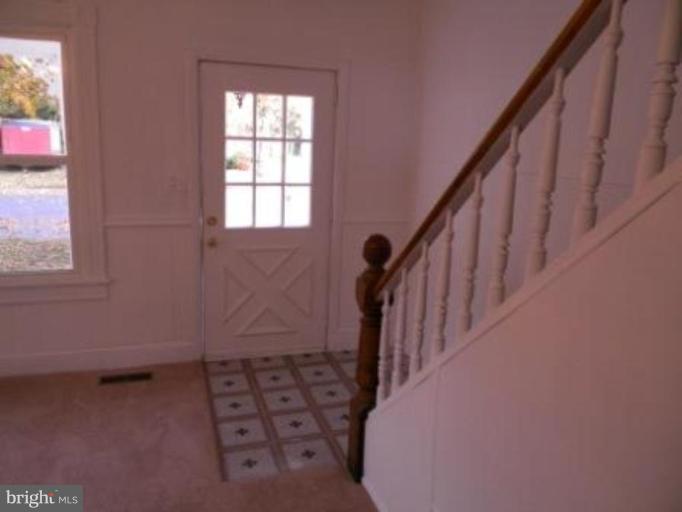 303 Maple Avenue Ridgely, MD 21660 - Photo 3 of 8 Entrance / Foyer