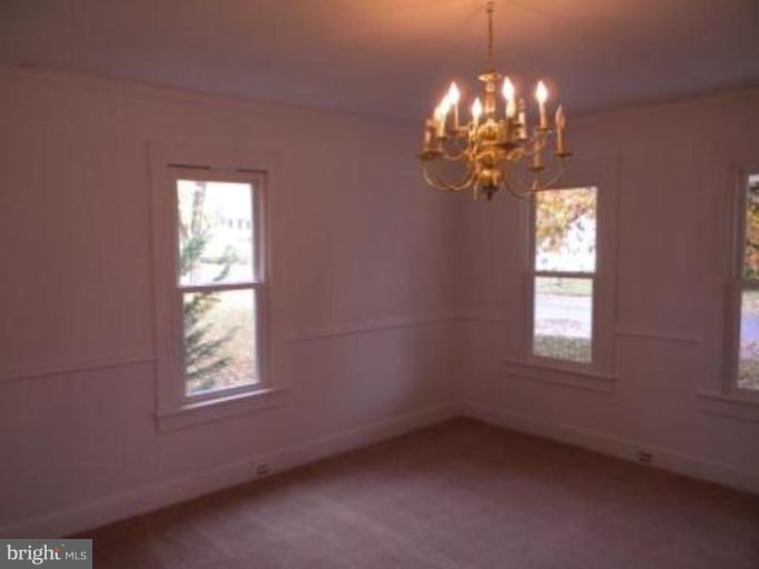 303 Maple Avenue Ridgely, MD 21660 - Photo 4 of 8 Living Room