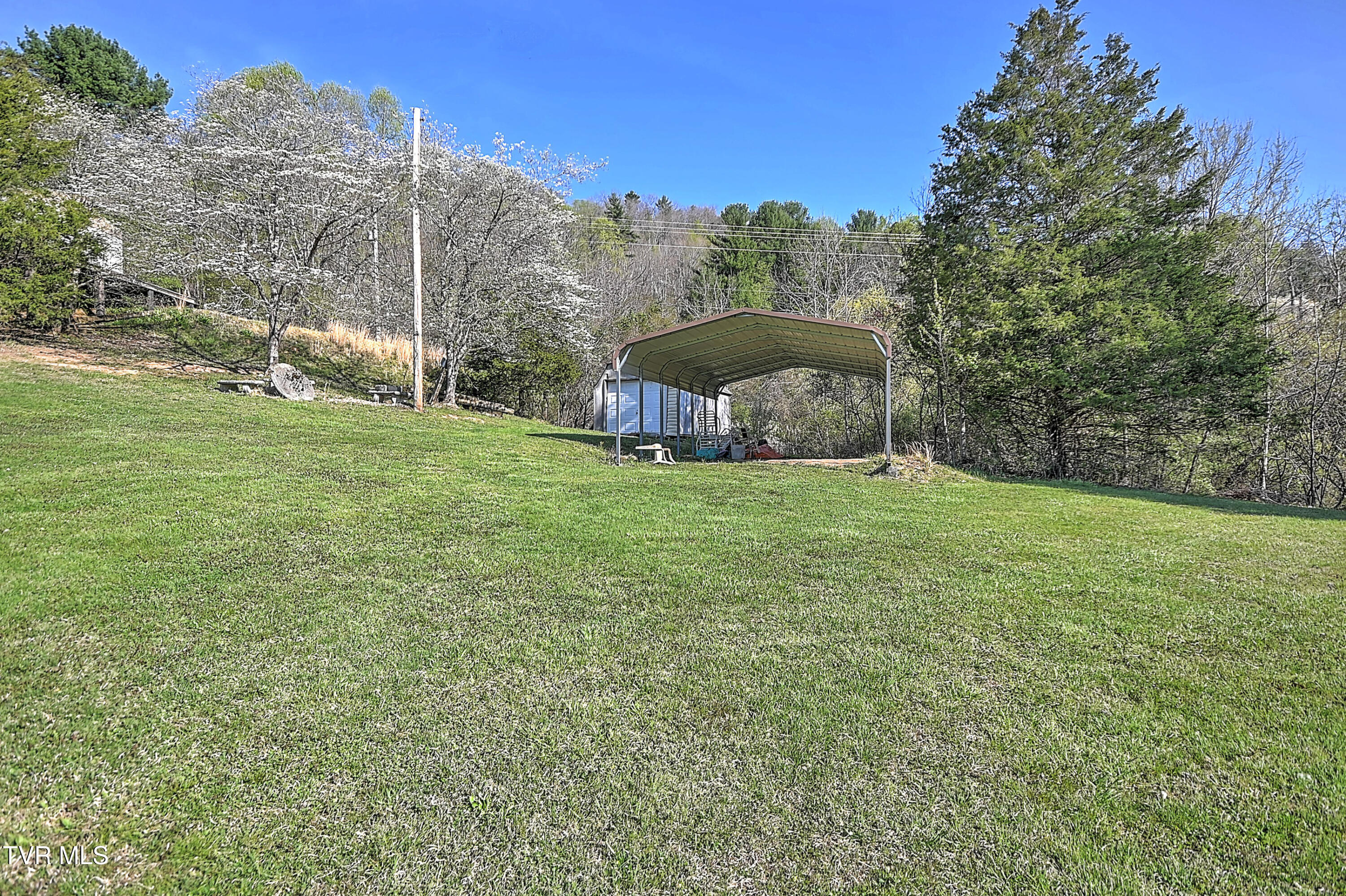 889 Piercetown Road Butler, TN 37640 - Photo 7 of 31 889 Piercetown KR-39