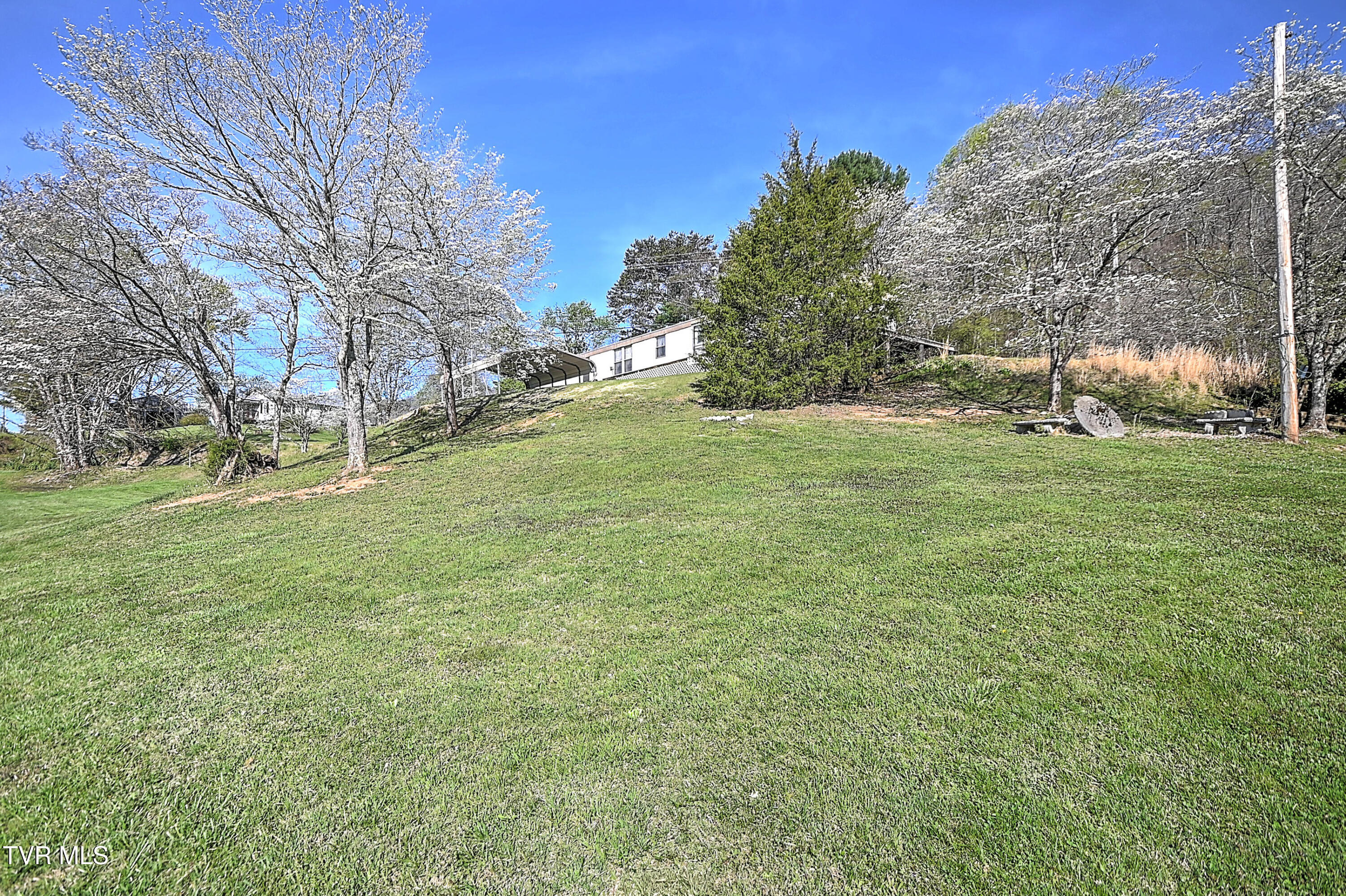 889 Piercetown Road Butler, TN 37640 - Photo 9 of 31 889 Piercetown KR-36