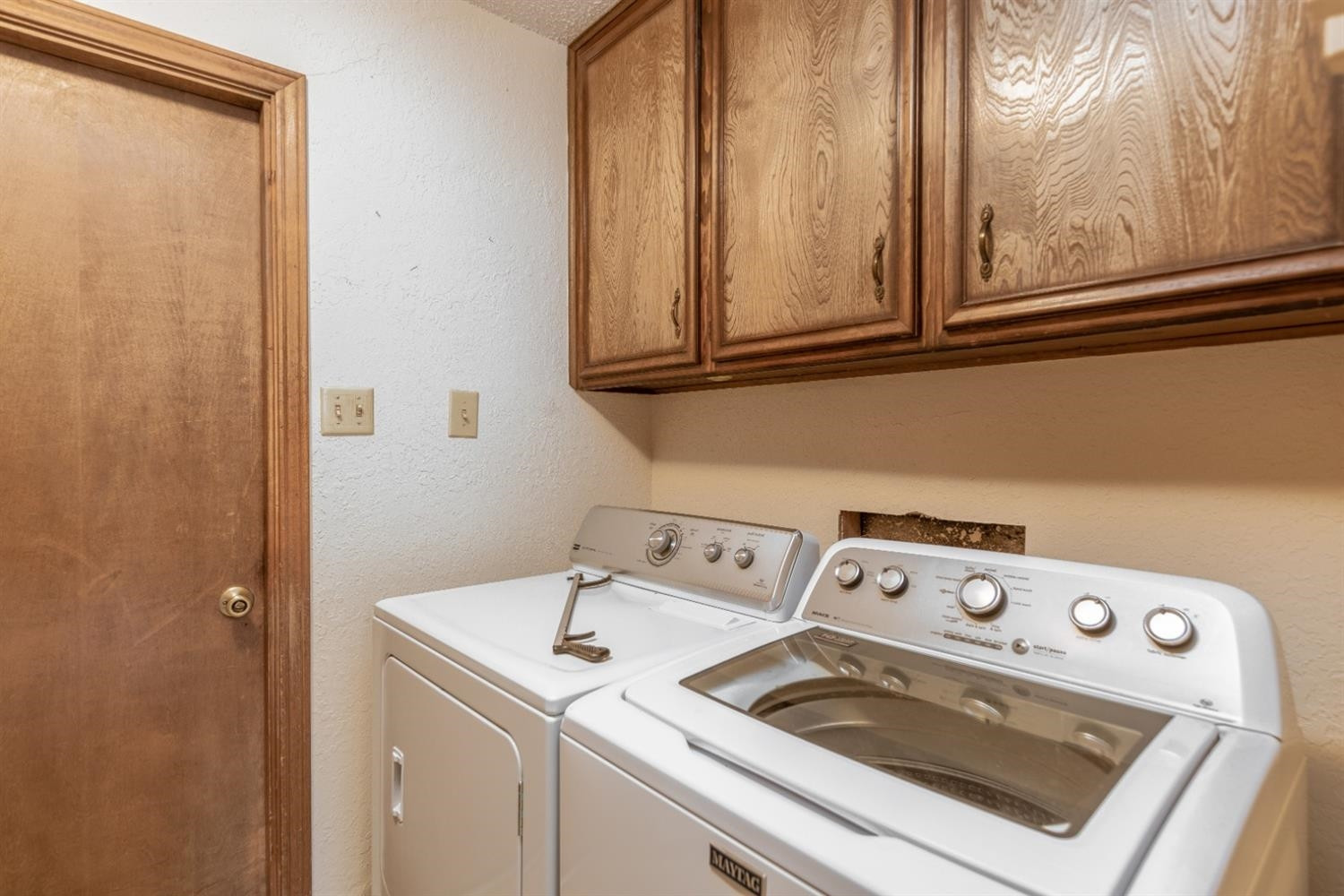 4424 76th Street Lubbock, TX 79424 - Photo 22 of 27 a utility room with dryer and washer