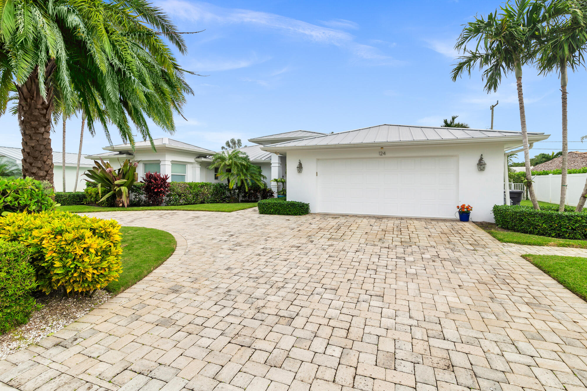 124 Cruiser Road North North Palm Beach, FL 33408 - Photo 4 of 43 low-1