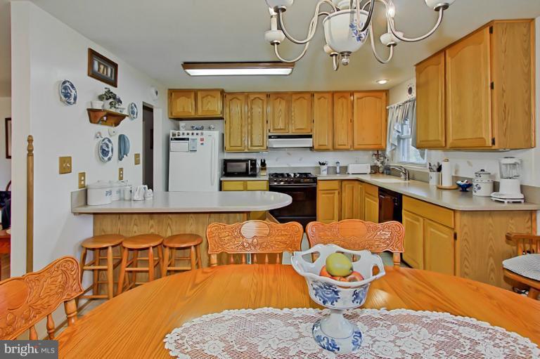 7607 Boulder Street Springfield, VA 22151 - Photo 23 of 30 Kitchen