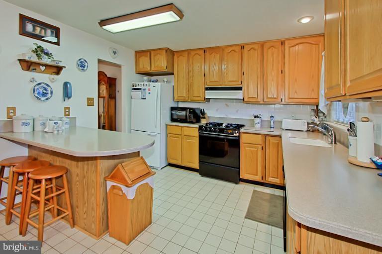 7607 Boulder Street Springfield, VA 22151 - Photo 7 of 30 Kitchen