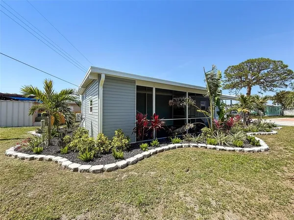 $2,500 | 5141 Oakland Hills Avenue, Sarasota, FL 34234