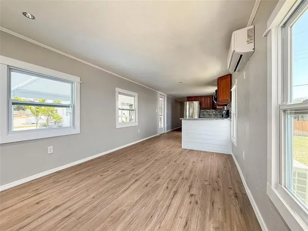 $2,500 | 5141 Oakland Hills Avenue, Sarasota, FL 34234