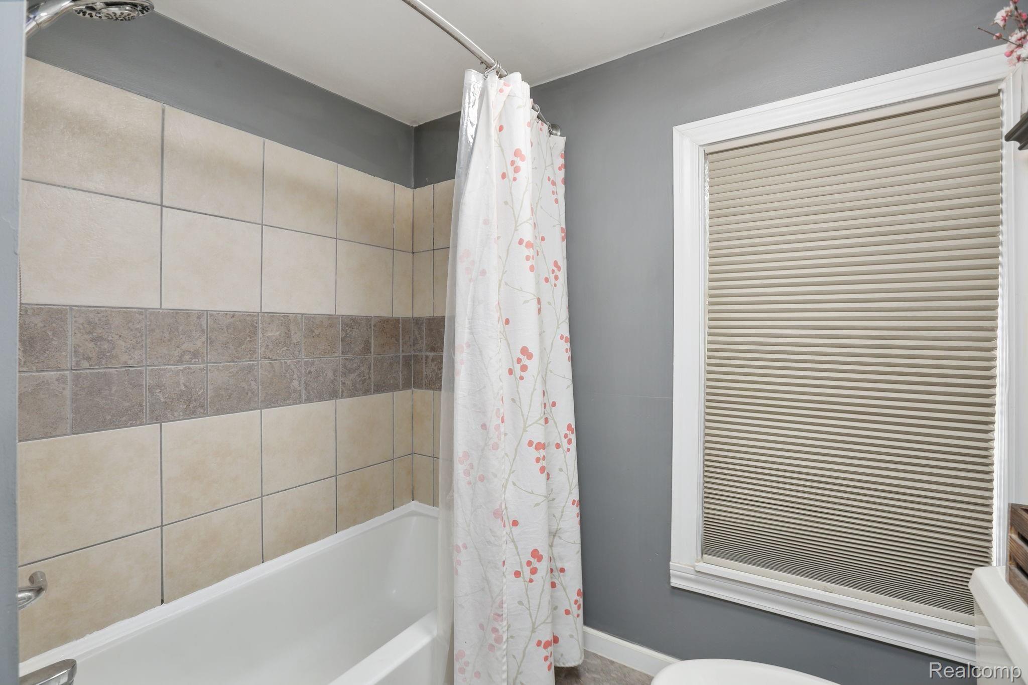 25695 Bell Road New Boston, MI 48164 - Photo 16 of 32 16-web-or-mls-25695 Bell Rd - 15.jpg